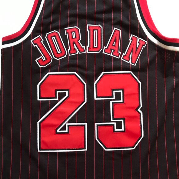 Mitchell & Ness Michael Jordan Chicago Bulls Basketball Jersey M 10 12 96 97 - Picture 12 of 13